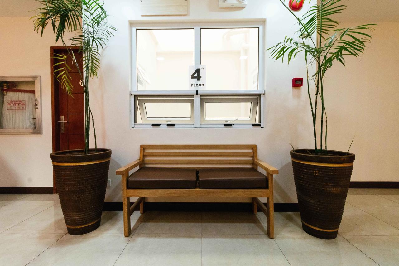 ホテル Reddoorz Premium @ Sampaloc Makati マカティ エクステリア 写真