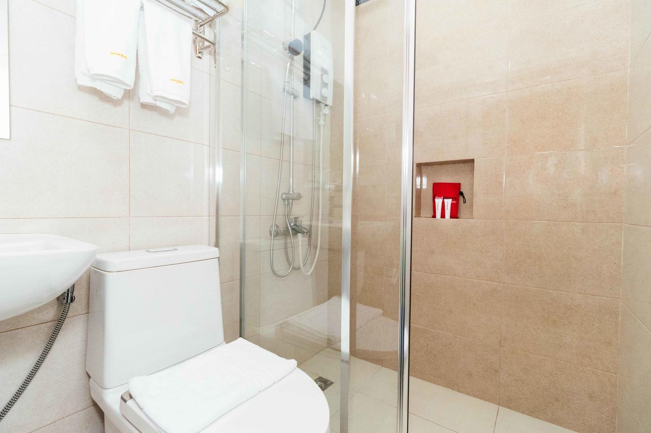 ホテル Reddoorz Premium @ Sampaloc Makati マカティ エクステリア 写真
