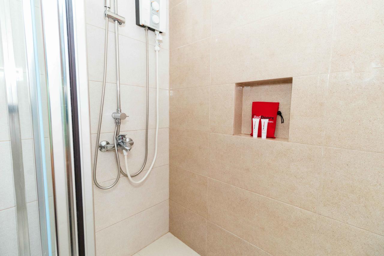ホテル Reddoorz Premium @ Sampaloc Makati マカティ エクステリア 写真