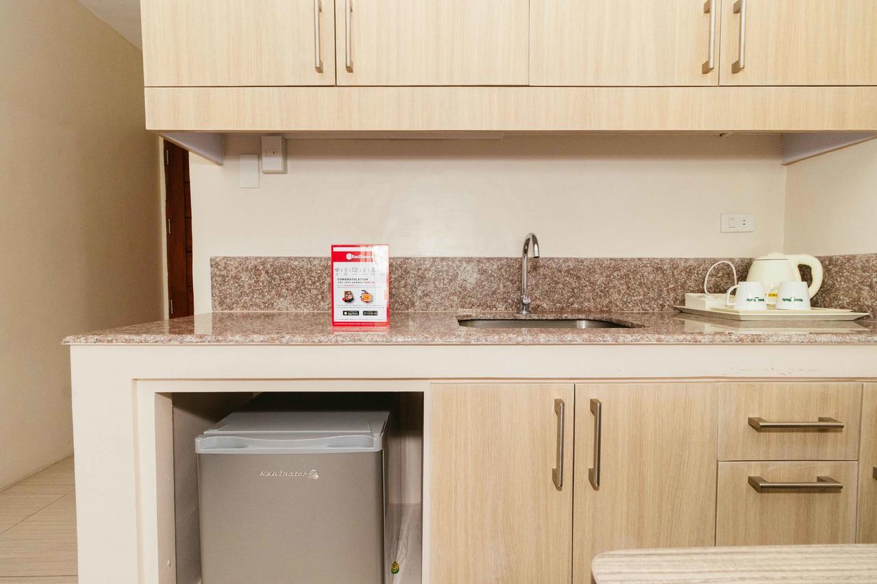 ホテル Reddoorz Premium @ Sampaloc Makati マカティ エクステリア 写真