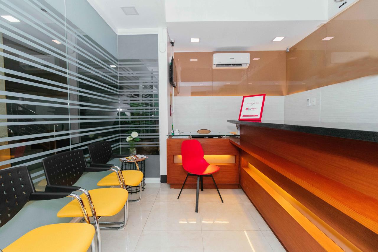 ホテル Reddoorz Premium @ Sampaloc Makati マカティ エクステリア 写真