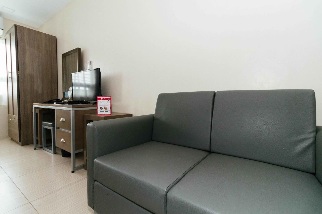 ホテル Reddoorz Premium @ Sampaloc Makati マカティ エクステリア 写真