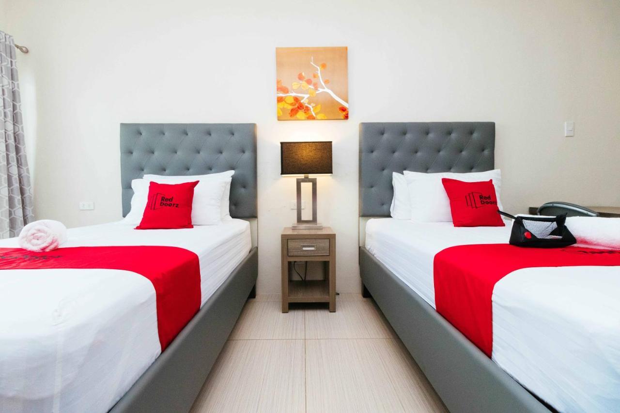 ホテル Reddoorz Premium @ Sampaloc Makati マカティ エクステリア 写真