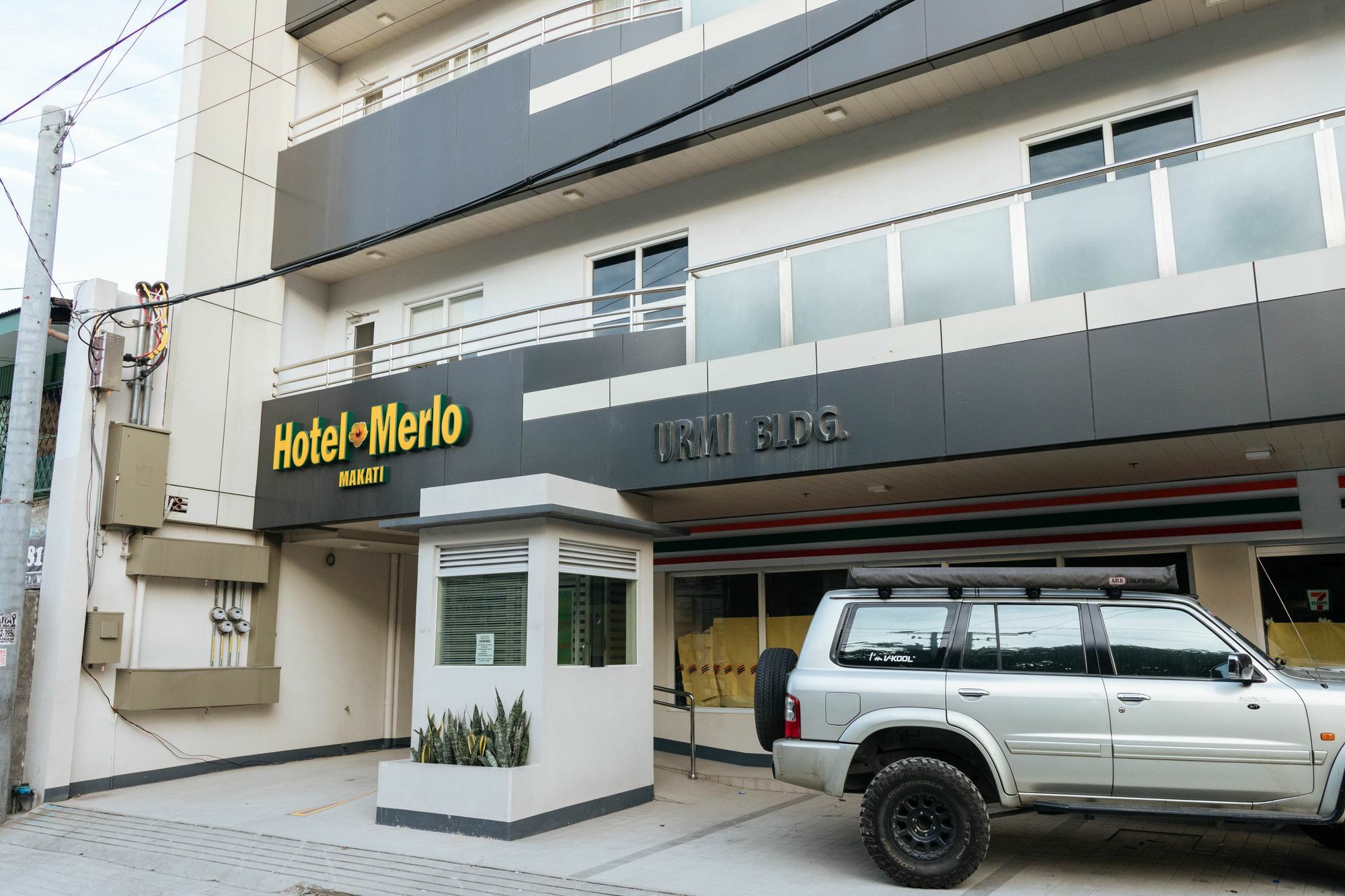 ホテル Reddoorz Premium @ Sampaloc Makati マカティ エクステリア 写真