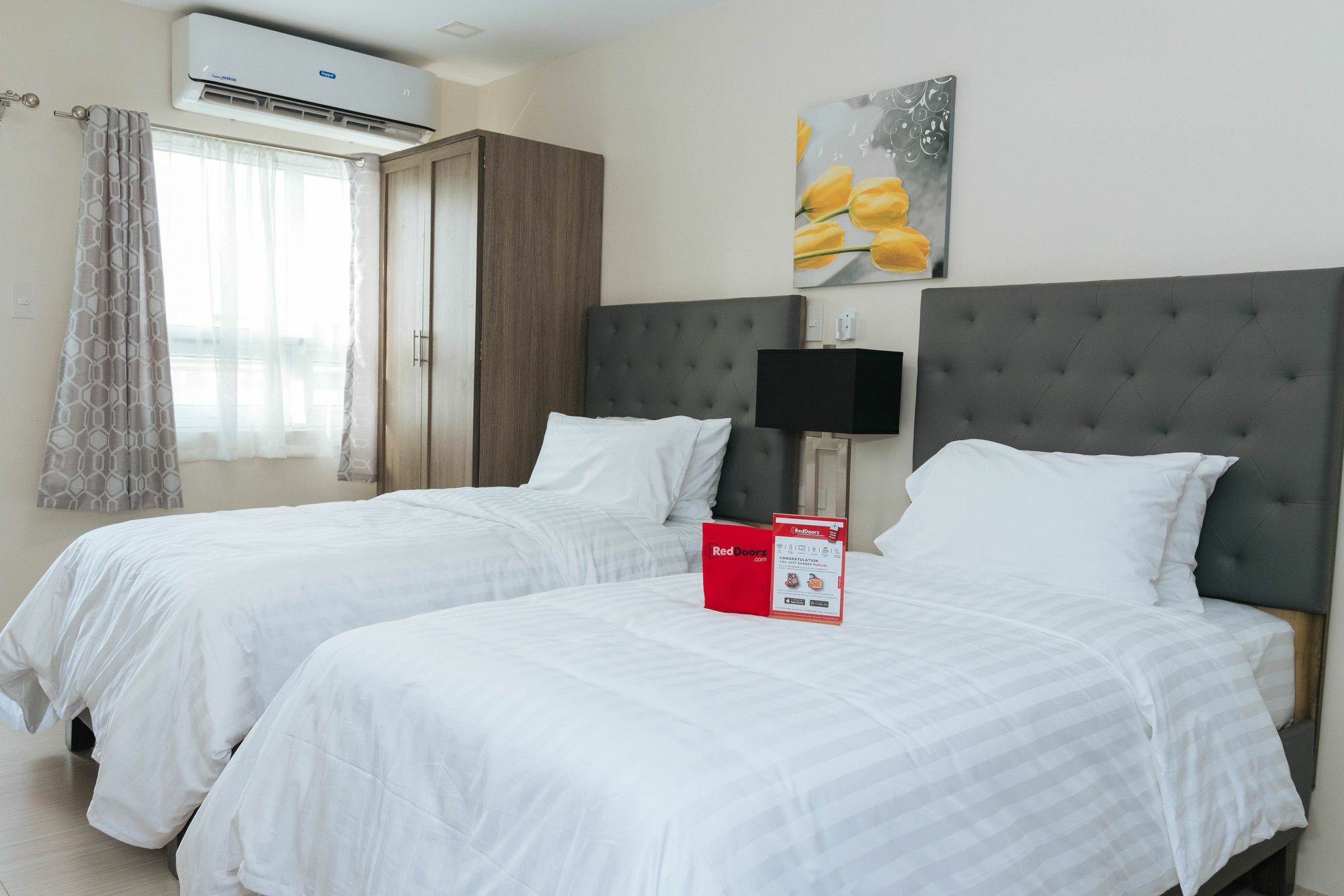 ホテル Reddoorz Premium @ Sampaloc Makati マカティ エクステリア 写真