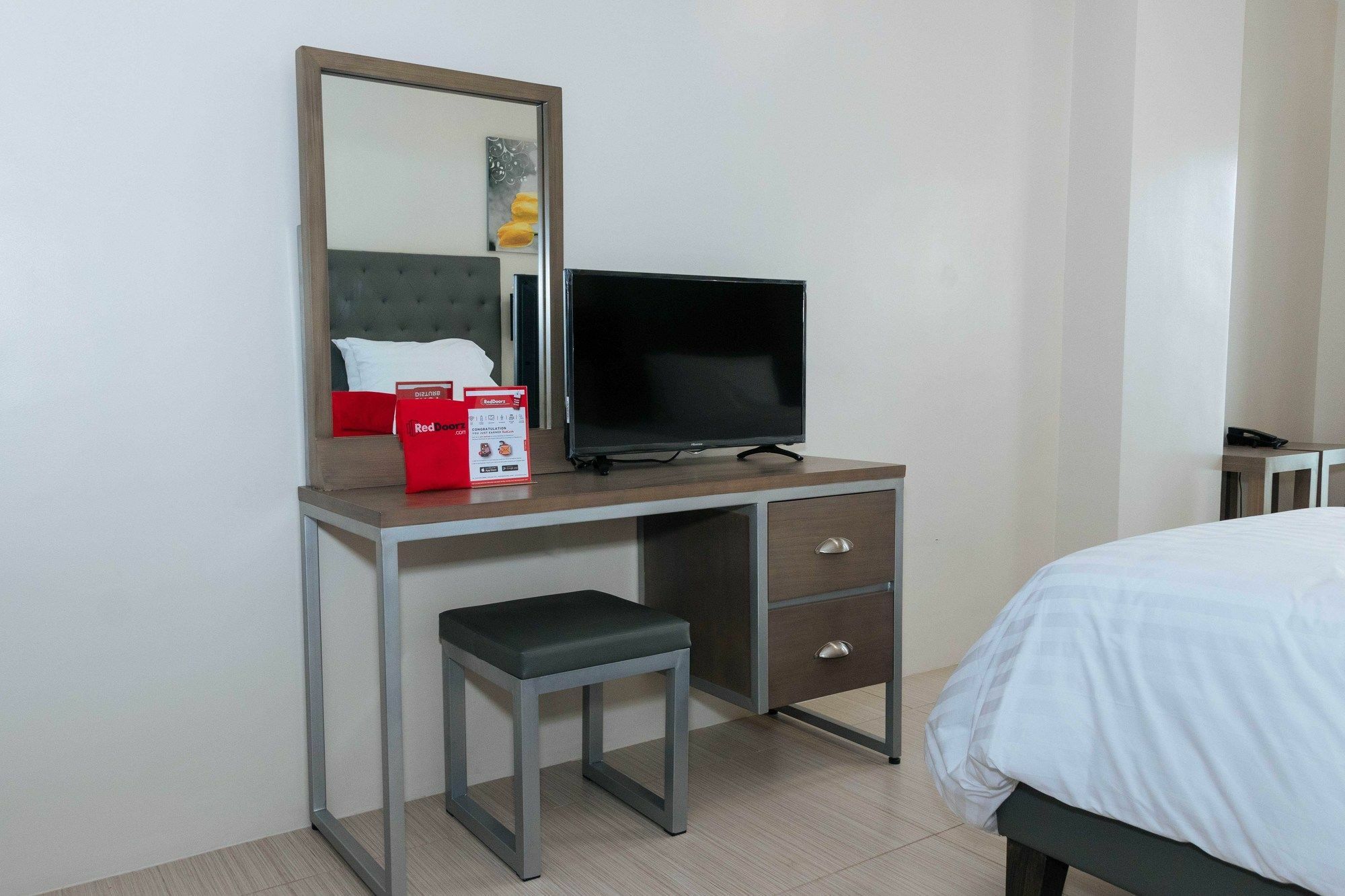 ホテル Reddoorz Premium @ Sampaloc Makati マカティ エクステリア 写真