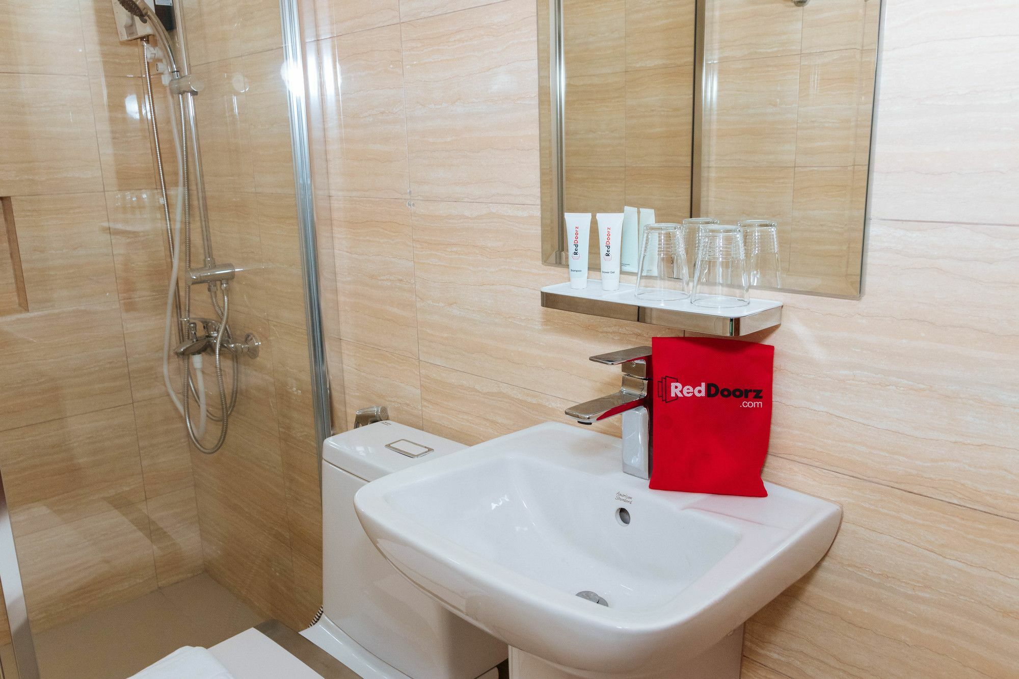 ホテル Reddoorz Premium @ Sampaloc Makati マカティ エクステリア 写真