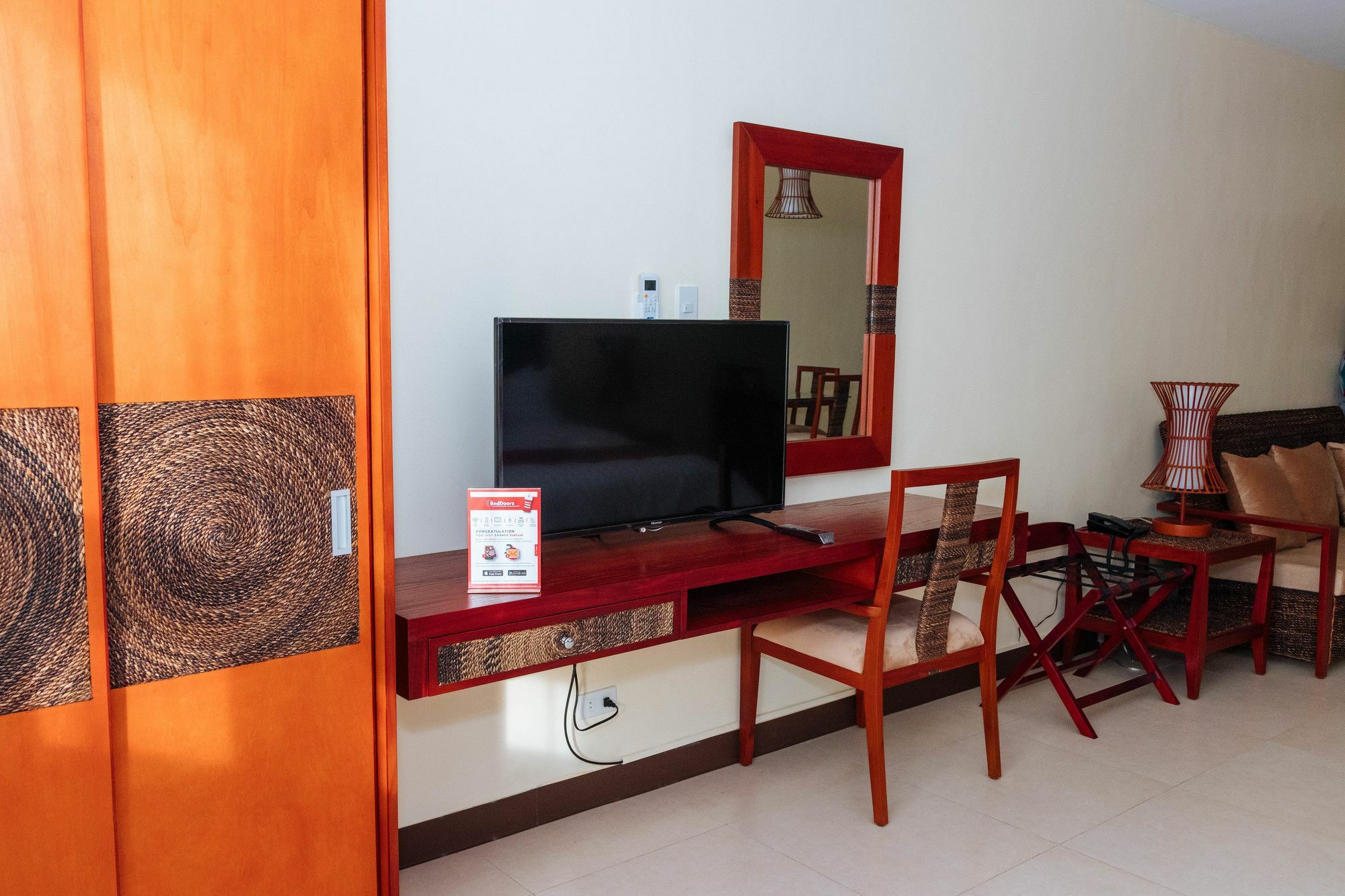 ホテル Reddoorz Premium @ Sampaloc Makati マカティ エクステリア 写真