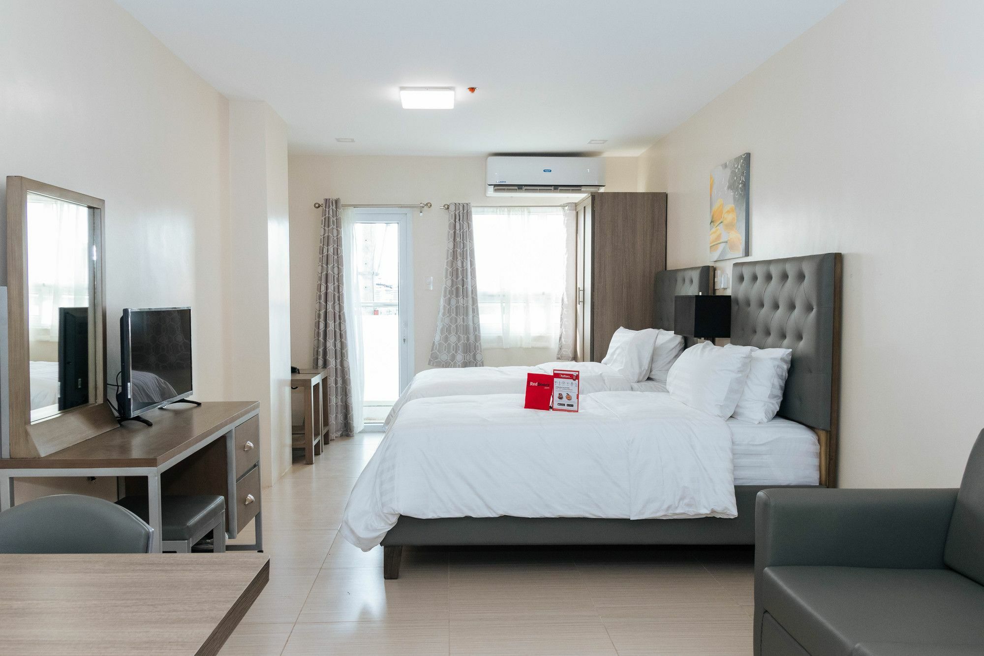 ホテル Reddoorz Premium @ Sampaloc Makati マカティ エクステリア 写真