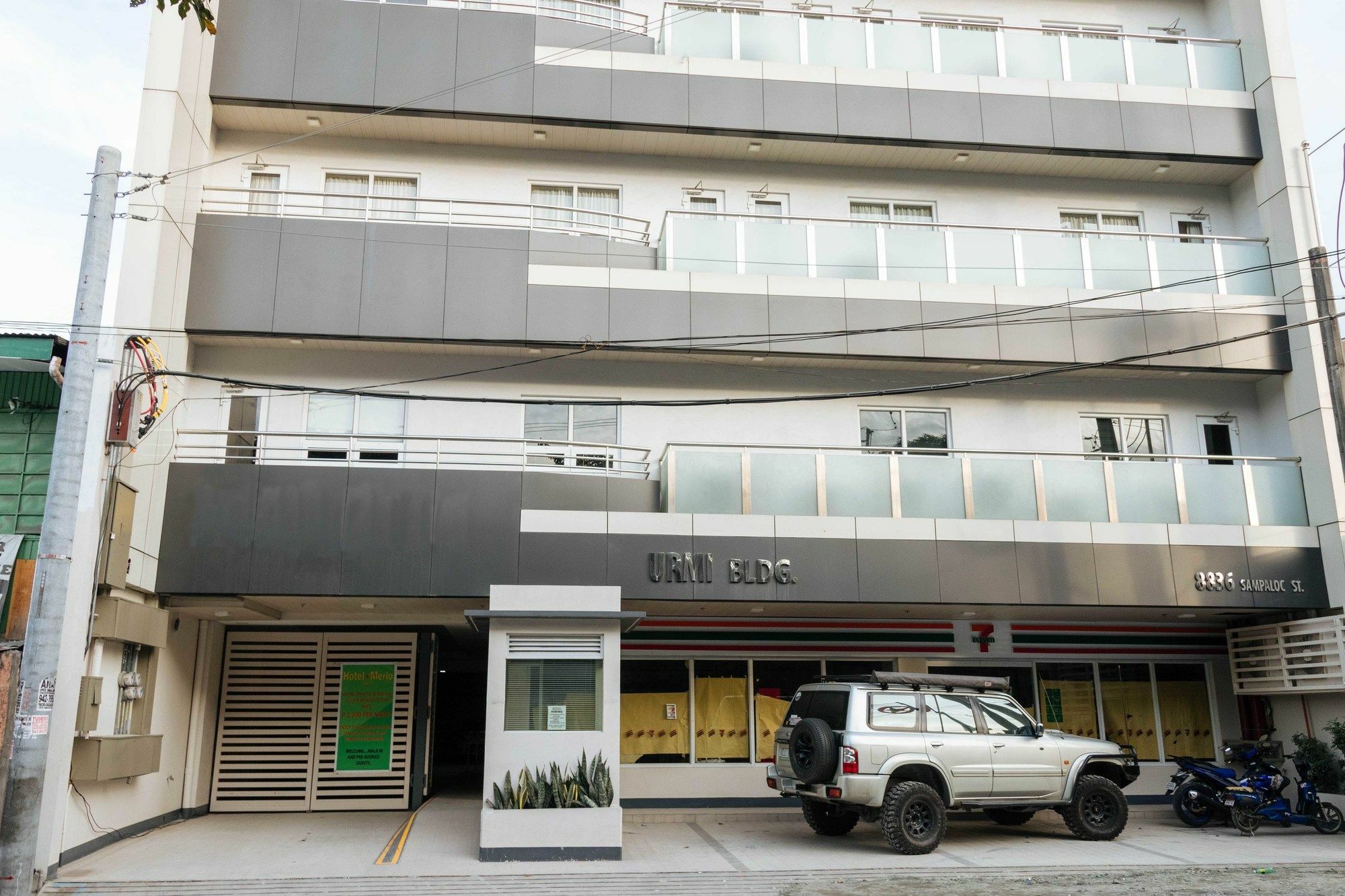 ホテル Reddoorz Premium @ Sampaloc Makati マカティ エクステリア 写真